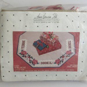 Ann Benson Noel Rose Octagon Christmas Tree Skirt Kit 40” Counted Point CH01